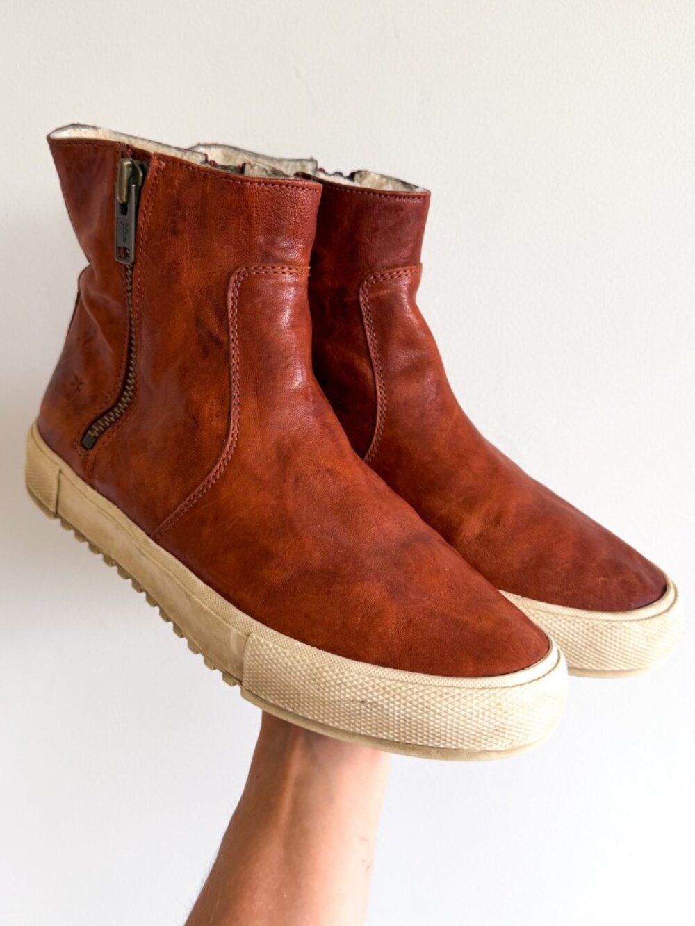 Frye Gia Zip Up Sherpa Lined Round Toe Bootie Cognac Brown 10